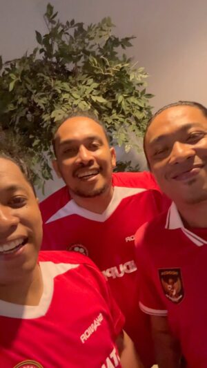 Arie Kriting Instagram - Wah asli sih, gak nyangka prank dari @mamat_alkatiri bisa kena gini. Kita padahal percaya banget mau diajak main futsal sama dia ke Mamuju. Ahh gokil sih prank-nya Mamat.
