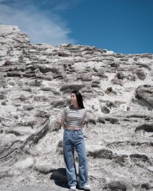 Ariel Chiao Instagram - 為了這組照片到現在還在脫皮
學到教訓 請不要僥倖覺得一下下而已
這個一下下會讓你成為一隻燙傷的🦐
（圖四）
請大家好好防曬
防曬很重要😂
