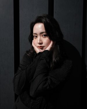Ariel Chiao Instagram - 原本想拍可愛的鬥雞眼照
殊不知直接變安娜貝爾的姐姐🤷🏻‍♀️
-
💄 @roycechou