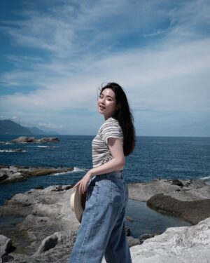 Ariel Chiao Instagram - 還記得那天回到民宿發現手黑了大概8度吧
直接笑不出來！