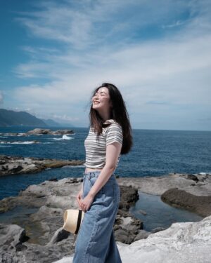 Ariel Chiao Instagram - 還記得那天回到民宿發現手黑了大概8度吧
直接笑不出來！