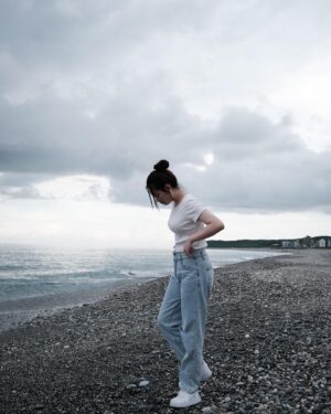 Ariel Chiao Instagram - 🌀🌀🌀
天氣好應景
颱風天 平安 帶傘