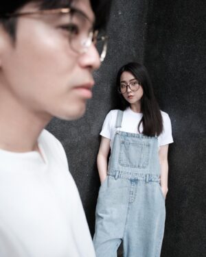 Ariel Chiao Instagram - 怎麼 好像 某個卡通人物？
重點是眼鏡好好看！！！
模糊的西哥也好看～🤗🤗🤗

#MichaelKorseyewear
#小林眼鏡獨家