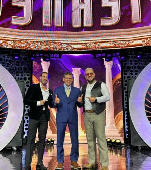 Ariel Levy Instagram - El team de comentarios en español listo para llevarles la acción de #aewdynasty a través de @fitetv para toda Latinoamérica desde las 8pmET