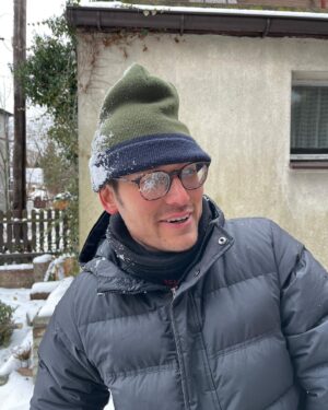 Arifin Putra Instagram - Hello from snowy Poland, where the snow never stops falling! Haven’t had a chance to make a snow man yet, cause apparently you need the right kind of snow (who knew?!). Last slide is me after I lost a 3 on 1 snow ball fight 😂