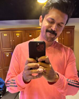 Arifin Shuvo Instagram - Dating myself 🙂‍↔️