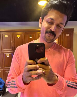 Arifin Shuvo Instagram - Dating myself 🙂‍↔️