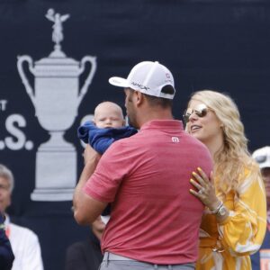 Aritz Aduriz Instagram - RAHMBO!!!! 🙌🏻🙌🏻🙌🏻

Zorionak @jonrahm, zure lehen Major! Beste askotako lehena. Merezita. #USOpen 

Congratulations @jonrahm. The first of many! #USOpen