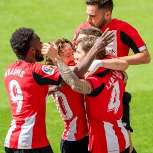 Aritz Aduriz Instagram - Zorionak ekipo!  3💪🏼