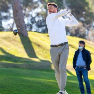 Aritz Aduriz Instagram - Un placer participar en el torneo de golf para recaudar fondos en beneficio de @fmiquelvalls, y sobre todo otra nueva lección de vida por parte de #JuanCarlosUnzue. Mirar a las dificultades desde el optimismo. Somos privilegiados y muchas veces no nos damos ni cuenta. Eskertzeko bizitza ikasgaia eta gizarte osoarentzat erronka. #ELA