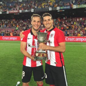 Aritz Aduriz Instagram - Formatu berria, amets berbera, pauso bi...
Nuevo formato, idéntico sueño, a dos pasos... 
Goazen kuadrila! 
#athleticclub #supercopa #biziametsa