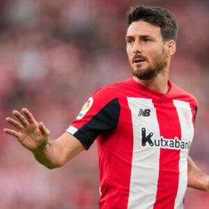 Aritz Aduriz Instagram - Pozik berdegunera itzultzeagatik eta eskerturik harreragatik. Triste gauzak gaizki egin ditugulako. ¡A cambiar de chip porque el jueves nos espera un partidazo de Copa! Denok batera, goazen!🔥 #Athletic #AA20 #Koparenbila