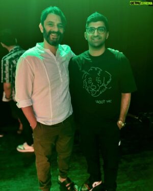 Arjun Mathur Instagram - I did remember Raunaq Rajani from ‘Comicstaan,’ but didn’t properly learn to appreciate him until the Youtube algo started throwing ‘Relationsh!t Advice’ at me (you should also seek this advice). It was a black-hole that @teebirdyfly and I couldn’t easily pull ourselves out of.

His ‘manner of speaking’ reminded me specifically of my SoBo inhabiting, Marian friends (shout out St. Mary’s Boys). And then I learned the school that he was from, and it was OBVIOOO.. But this was a side-note.

One fine day I slid into his DMs because I HAD to know why the ducking duck he kept referring to himself as ‘Michelle Obama’ in his segues (this research, you may do yourselves).

Last evening, we finally met after I watched him film his special - the very aptly titled ‘Manchild’ - to a packed auditorium. An absolute riot, that you should watch whenever and wherever you have the opportunity.

Congratulations @sirraunaqrajani on an absolute banger of a show and also for managing to actually get me out of my home.

Support comedy, friends. And like share subscribe this really funny human ASAP.