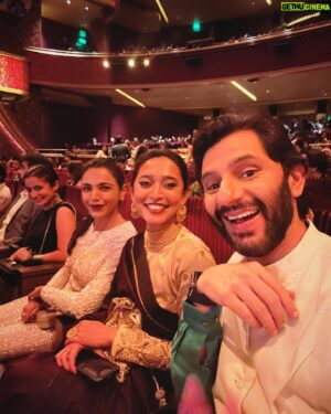 Arjun Mathur Instagram - MAMI Opening Night was amazing. 
So much excitement. So many movies. So many reunions. ❤️

Heartiest congratulations to the organisers for putting together something so spectacular, and to the audience that gets to enjoy it all. 

Happy watching!
@mumbaifilmfestival 

Here are the only photos I found on my phone.

1. Customary #Karara photo. Always a trip to see people’s reactions (they just can’t believe they’ve actually caught us together) whenever @sobhitad and I bump into each other somewhere.

2   3 - Gleefully gheraoed by some of the true powerhouse women of Indian Cinema. @rimadas13 @rajshri_deshpande @sayanigupta @shriya.pilgaonkar @rasikadugal @amrutasubhash 

4 - with my brother and debutant director @karantejpal94, who’s film ‘STOLEN’ you don’t want to miss at the festival (there are THREE screenings).

5 - LEGEND. @ikamalhaasan