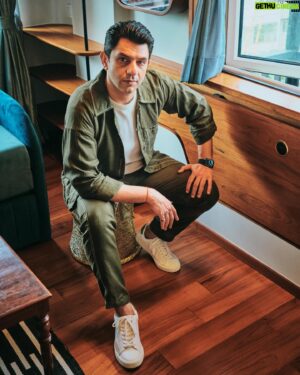 Arjun Mathur Instagram - Basically just photobombed and took over the photoshoot my cats had set up for themselves.

Outfit : @sonofanoble.snob 
Styled by : @ayeshakhanna20 and @dhruvitanna 
Hair : @rohitmane_hair 
Make-Up : @roshan.khaire 
Style Team : @sk_bhaskar
Photos : @shunyafilms @clodomgraphy