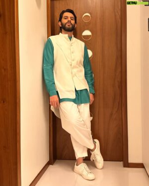Arjun Mathur Instagram - Jio MAMI Mumbai Film-Festival Opening Night 💫 @mumbaifilmfestival 
Only in @antar_agni_ujjawaldubey
HMU by @angelinajoseph
