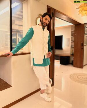 Arjun Mathur Instagram - Jio MAMI Mumbai Film-Festival Opening Night 💫 @mumbaifilmfestival 
Only in @antar_agni_ujjawaldubey
HMU by @angelinajoseph