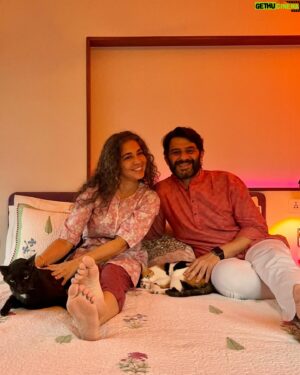 Arjun Mathur Instagram - A very Happy Diwali to you all! 🪔 🧡
and a great Welcome Home to @teebirdyfly 😁🩷