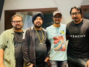 Arko Pravo Mukherjee Instagram - Singing for the extremely talented @arko.pravo.mukherjee . Brilliant composition, amazing production and a great team! 

Thank you @akshaykumar Bhaji @pooja_ent @vashubhagnani