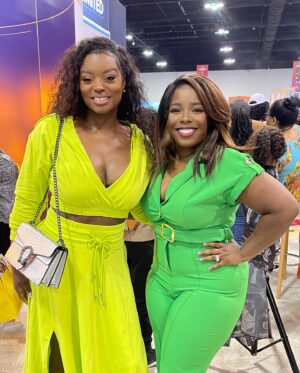 Arlene Martin Instagram - Day two at the World @naturalhairshow where I am representing @palmers Amino Bonding Complex! I had a complete blast both days meeting such beautiful people! Can’t wait to see your beautiful faces in different cities in the coming months!