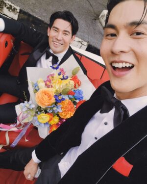 Arm Sappanyoo Panatkool Instagram - ส่งท้ายงาน Pride ประเทศไทยกับ Love Pride Parade 2024 สนุกมากๆ ได้โยนดอกไม้ส่งต่อความรัก และที่สำคัญขบวนยาวเวอร์ ถือว่าเป็น Parade ที่ยาวที่สุดในเอเชีย 🤩🤩 ปีนี้จะเจอพอร์ชอามในขบวน Pride ประเทศไหนอีกต้องรอติดตามนะครับ ❤️🏳️‍🌈❤️
.
#EMDISTRICT #PRIDEMONTH #LOVEPRIDEPARADE 
#EMPORIUM #EMQUARTIER #EMSPHERE
@emporium_emquartier
@theemsphere
.
PorschArm wears @poem_menswear @sean_poem #poemsuitceremony