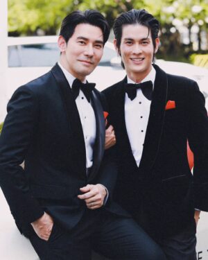 Arm Sappanyoo Panatkool Instagram - ส่งท้ายงาน Pride ประเทศไทยกับ Love Pride Parade 2024 สนุกมากๆ ได้โยนดอกไม้ส่งต่อความรัก และที่สำคัญขบวนยาวเวอร์ ถือว่าเป็น Parade ที่ยาวที่สุดในเอเชีย 🤩🤩 ปีนี้จะเจอพอร์ชอามในขบวน Pride ประเทศไหนอีกต้องรอติดตามนะครับ ❤️🏳️‍🌈❤️
.
#EMDISTRICT #PRIDEMONTH #LOVEPRIDEPARADE 
#EMPORIUM #EMQUARTIER #EMSPHERE
@emporium_emquartier
@theemsphere
.
PorschArm wears @poem_menswear @sean_poem #poemsuitceremony