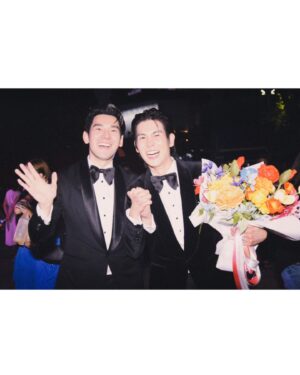 Arm Sappanyoo Panatkool Instagram - ส่งท้ายงาน Pride ประเทศไทยกับ Love Pride Parade 2024 สนุกมากๆ ได้โยนดอกไม้ส่งต่อความรัก และที่สำคัญขบวนยาวเวอร์ ถือว่าเป็น Parade ที่ยาวที่สุดในเอเชีย 🤩🤩 ปีนี้จะเจอพอร์ชอามในขบวน Pride ประเทศไหนอีกต้องรอติดตามนะครับ ❤️🏳️‍🌈❤️
.
#EMDISTRICT #PRIDEMONTH #LOVEPRIDEPARADE 
#EMPORIUM #EMQUARTIER #EMSPHERE
@emporium_emquartier
@theemsphere
.
PorschArm wears @poem_menswear @sean_poem #poemsuitceremony
