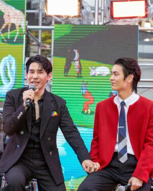 Arm Sappanyoo Panatkool Instagram - อีกหนึ่งสิ่งที่ได้ทำในช่วง Pride และจะไม่พูดถึงไม่ได้คือ "UNDP Pride Talk" 🏳️‍🌈 เป็นเกียรติมากที่ได้เป็นตัวแทนคู่รัก LGBTQ  ในการเสวนาครั้งนี้ และปลื้มใจมากที่ได้สร้างแรงบันดาลใจให้ทุกคน เรื่องสมรสเท่าเทียม ความรัก ความภาคภูมิใจ และความเป็นมนุษย์ของ LGBTQ  

ขอบคุณ @undpthailand และ @siamcenter มากๆครับที่จัด Talk Session ดีๆแบบนี้ขึ้นมา ❤️🏳️‍🌈❤️ 
#SiamCenterPride2024 #SiamCenter #ONESIAMexperiencePride2024