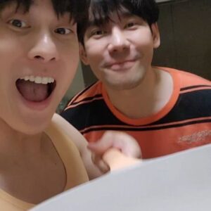 Arm Sappanyoo Panatkool Instagram - ทำอาหารกันครับ.. วันนี้จะได้กินไม๊เนี่ย 😅😅🥰🥰