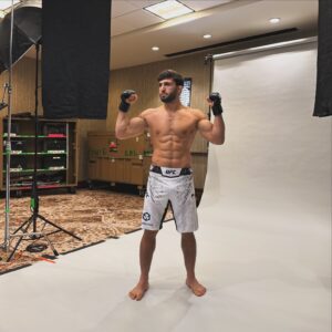 Arman Tsarukyan Instagram - Fight week 🦾