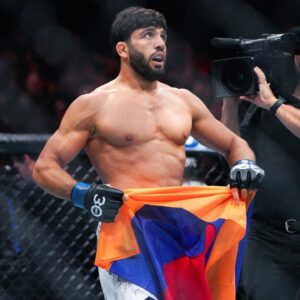 Arman Tsarukyan Instagram - Dana White announces Charles Oliveira vs. Arman Tsarukyan as the latest #UFC300 addition

🔗 FULL STORY IN BIO