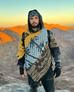 Arman Tsarukyan Instagram - Забрались на гору Моисея и встретили рассвет 🌅 всех с наступающим🎄