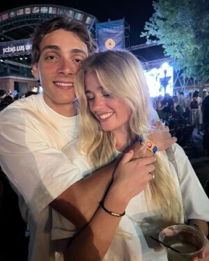 Armand Duplantis Instagram - Happy B-day älskling🎉🥰