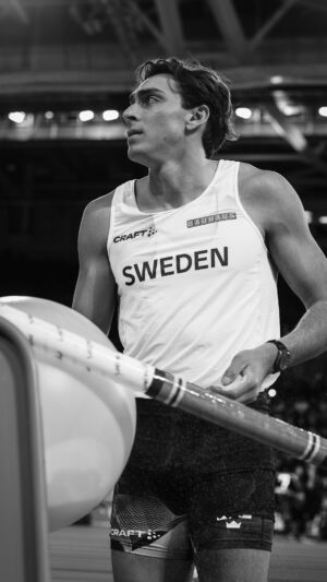 Armand Duplantis Instagram - Just Mondo doing what he does best. 

Another one for the trophy cabinet 🥇 

#WorldIndoorChamps