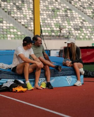 Armand Duplantis Instagram - A W and another jump over 6m! Great pair of meets here in 🇨🇳🫡