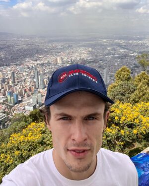 Arnas Fedaravicius Instagram - Disculpe, ¿eres Colombiano? 

It’s spelled ColOmbia. 🇨🇴 ❤️ ⛰ ⛪️ 🏝 🥊 🍩 🕺🏻