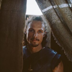 Arnas Fedaravicius Instagram - @thelastkingdom s5 is out in 4 days and everyone loves to see a @northcotej photo.