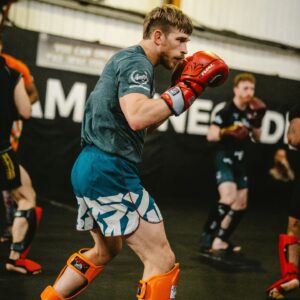 Arnold Allen Instagram - Good ol honest hard work, 4 weeks til #ufc304

Locked in

@laminemersch.media 📷

@renegadejiujitsu