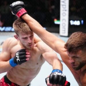Arnold Allen Instagram - No bullshit, locked in 🔐

@davis.clarke 👌🏼

#UFC304