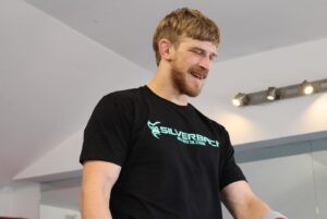 Arnold Allen Instagram - Loving the work, not long til I get to perform infront of the 🏴󠁧󠁢󠁥󠁮󠁧󠁿 fans 

@silverbackgymwear #walkwiththestrong 

#ufc304