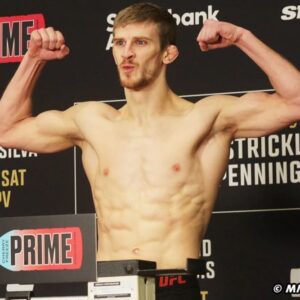 Arnold Allen Instagram - Weight made as always thanks @waterfather._ and my team, ready to represent tomorrow 🇬🇧