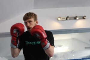 Arnold Allen Instagram - Loving the work, not long til I get to perform infront of the 🏴󠁧󠁢󠁥󠁮󠁧󠁿 fans 

@silverbackgymwear #walkwiththestrong 

#ufc304