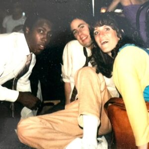 Arsenio Hall Instagram - #flashbackfriday 
💪🏾💪🏾💪🏾 #woofwoofwoof 
@jerryseinfeld @carolleifer 
[ BTW - Happy belated 
Birthday 🥳 to CAROL‼️ ]