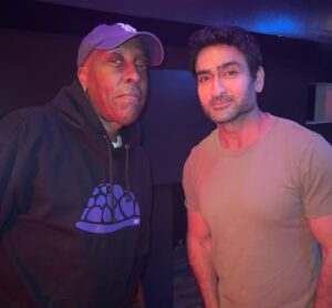 Arsenio Hall Instagram - The @hollywoodimprov is on fire tonight! #woofwoofwoof 
[ Pleasure to share the stage with @kumailn 🎤]