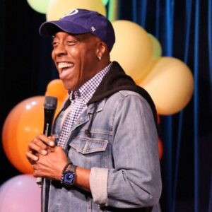 Arsenio Hall Instagram - Happy 45th birthday @comedyandmagicclub 🎉
(@paulreiserofficial was amazing. I had  to MAKE him come back and take another bow! 😂🎤)
