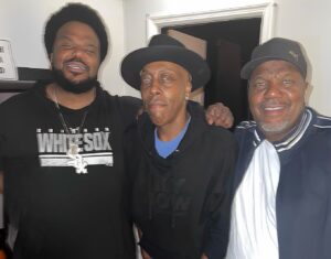 Arsenio Hall Instagram - Out here gettin’ reps in on new material. The @goldsgym of #standupcomedy! 🎤 The legendary @hollywoodimprov @mrcraigrobinson @therealearthquake Enjoy your holiday weekend ALL. 😍