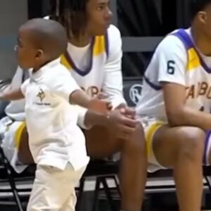 Arsenio Hall Instagram - I think THIS young 4 year old is exactly what the #Lakers need. 💜💛 #woofwoofwoof 💪🏾