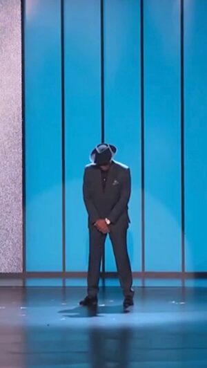 Arsenio Hall Instagram - SUNDAY MARCH 17th ~ 7:00 PM 
OXNARD LEVITY LIVE @levityoxnard 🎤 
(805) 457-5550
#joinme … #woofwoofwoof 💪🏾💪🏾💪🏾