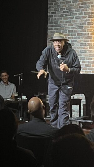 Arsenio Hall Instagram - 🎤 THU MAR 7 … @ontarioimprov #joinme 🎟️
