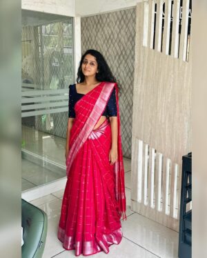 Arsha Baiju Instagram - A No Makeup Dhawani  Look🥶❤️

#dhawani